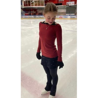 Karisma Titta Topp med krås - Nairobi Lady Red - Tinas Figure Skating Shop