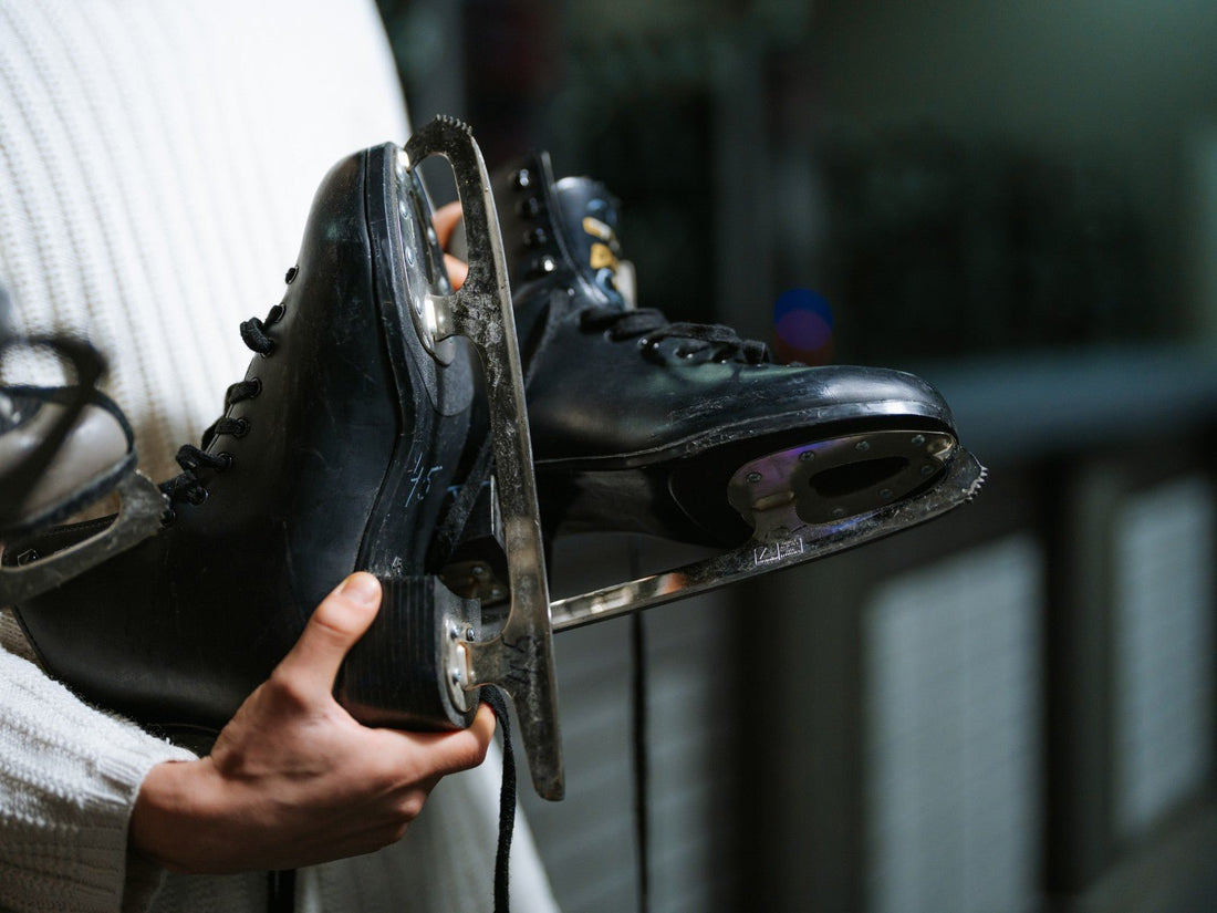 Åka in nya skridskor - värmning av skridskor - Tinas Figure Skating Shop