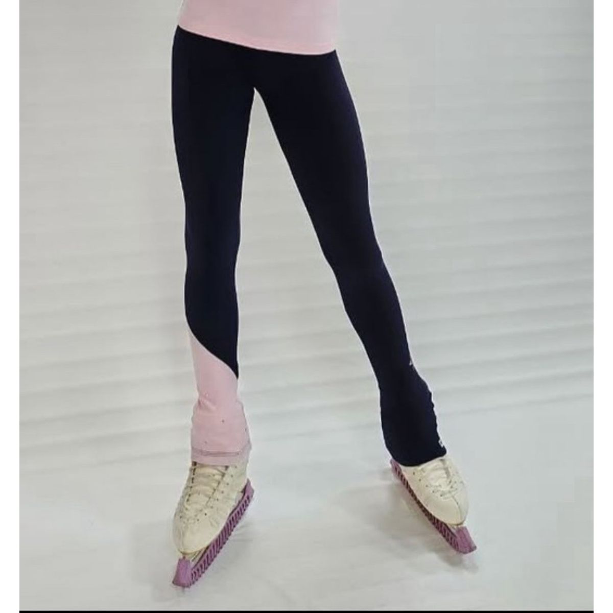 Nytt från Karisma! Leggings med triangelinfällning - Easy Pink - Tinas Figure Skating Shop